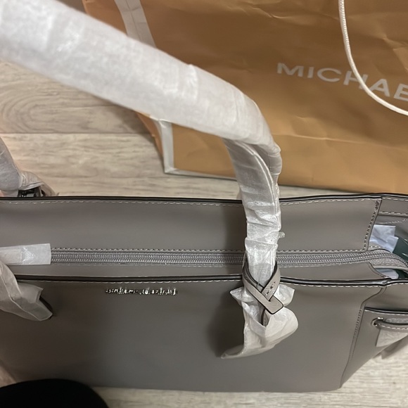 Michael kors gilly pearl gray jet set drawstring tote new nwt - Picture 6 of 6